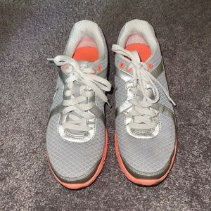 Ladies Nike Sneakers Size 8.5